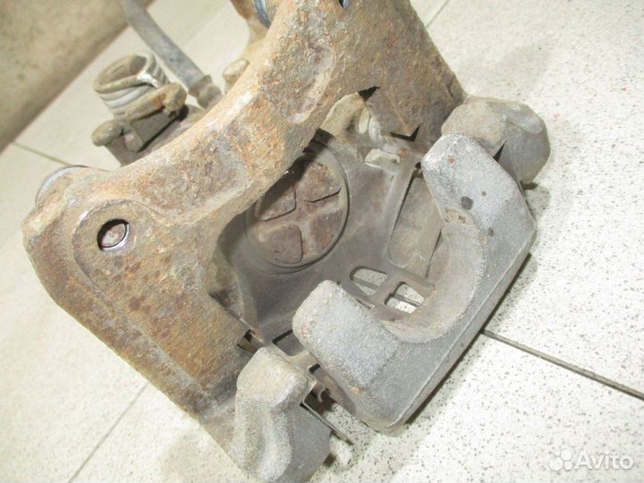 Суппорт задний левый Suzuki SX4