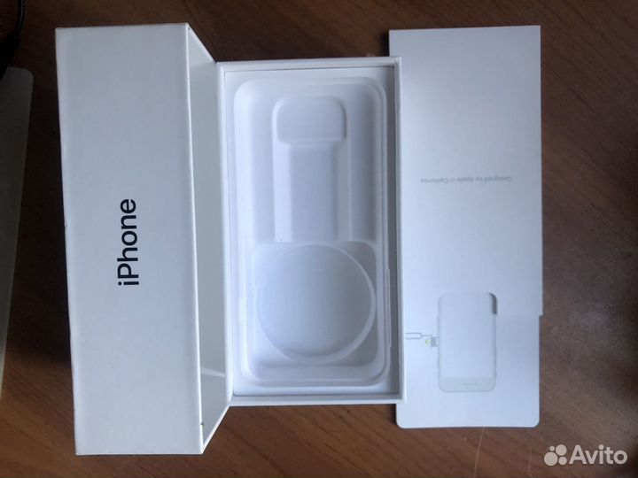 Коробка от iPhone 7