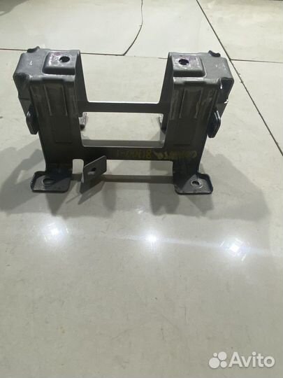 Кронштейн(крепление) салона (Hyundai Sonata)