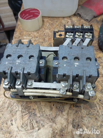 Реверсивный пускатель