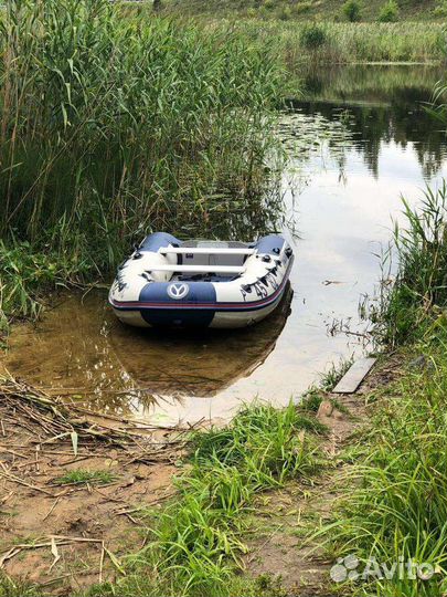 Лодка с мотором