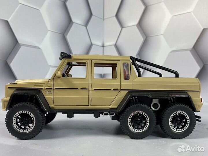 Модель машины Mercedes Gelandewagen 6x6 1:24