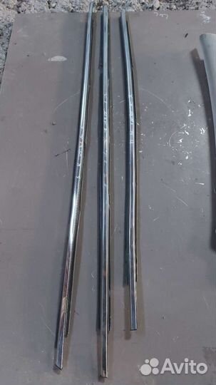 Молдинг стекла на Toyota Mark X