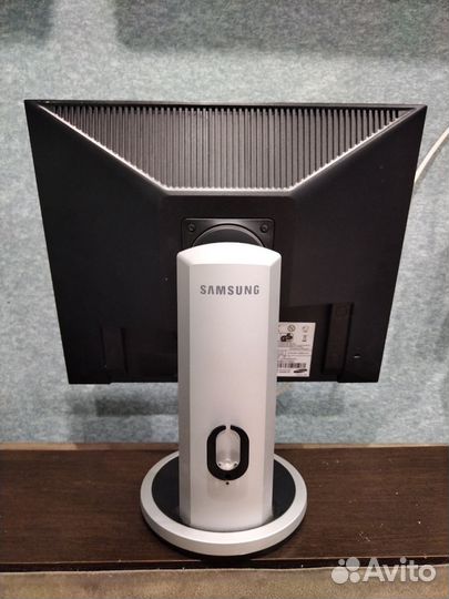 Монитор Samsung Master 940B
