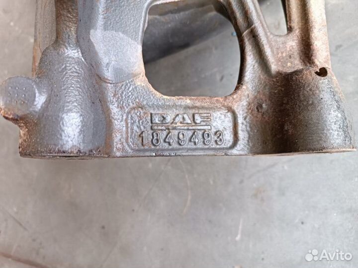 Кронштейн рессоры передний правый Daf Xf 106