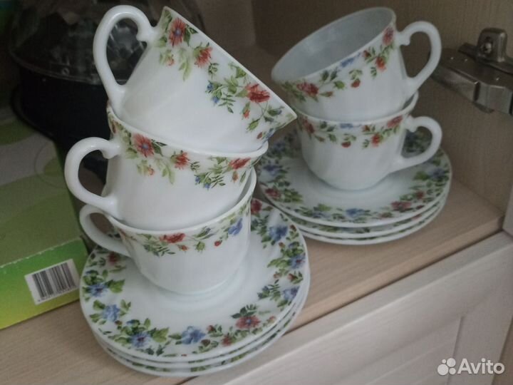 Набор кофейных чашек с блюдцами