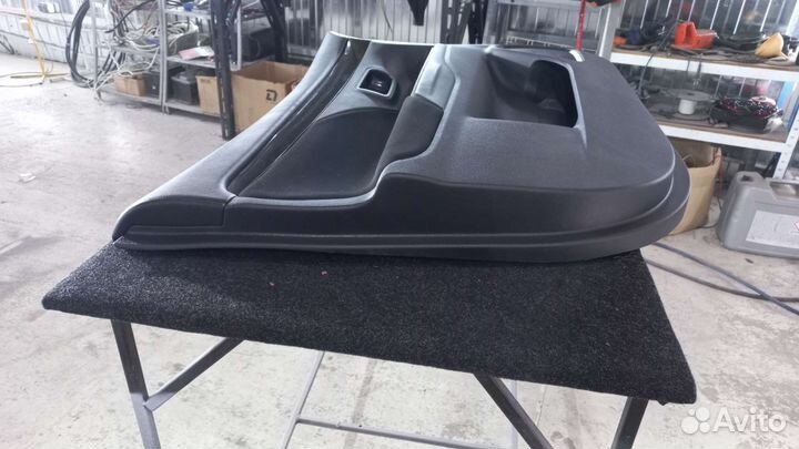 Левая обшивка дверной карты Mitsubishi Outlander3