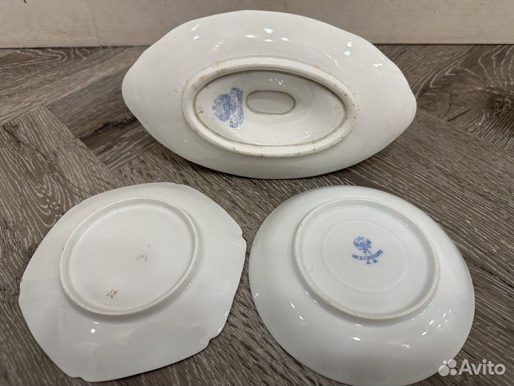 Соусник и две чашки с блюдцами