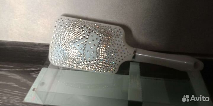 Расческа в стразах