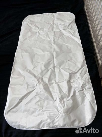 Детская кроватка с маятником и ящиком