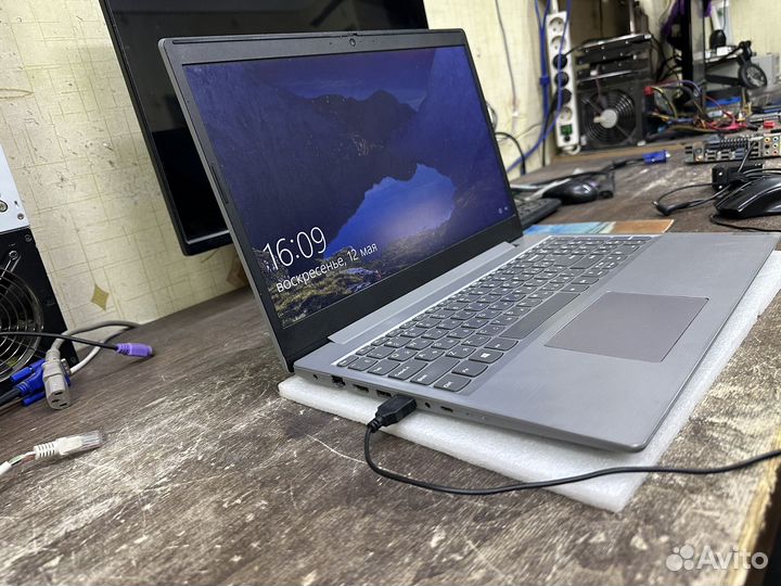 Ноутбук Lenovo