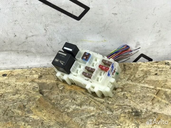 Блок предохранителей Land Rover Discovery Sport 1