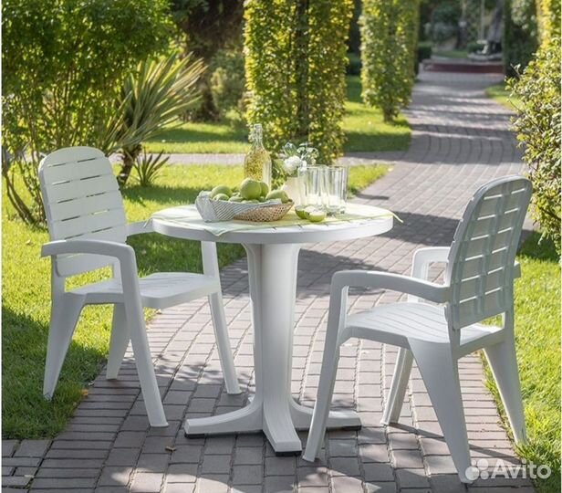 Комплект дачной пластиковой мебели