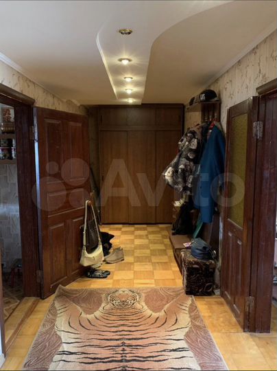 2-к. квартира, 81 м², 1/5 эт.