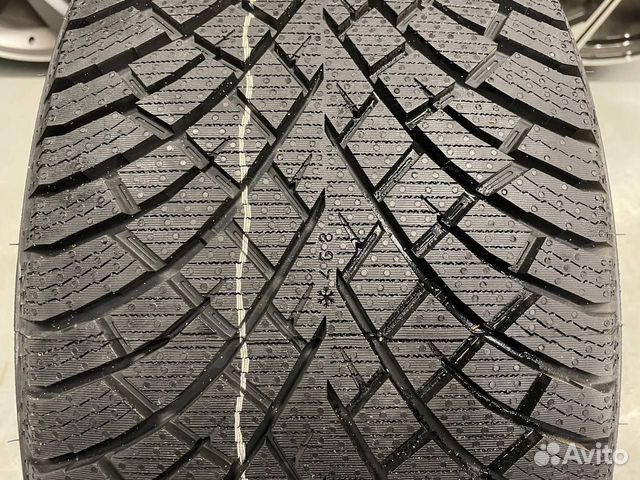 Nokian Tyres Hakkapeliitta R5 275/45 R20 110T