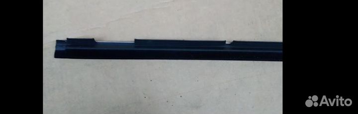 Молдинг двери задней правой toyota avensis 97-03