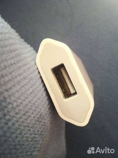 Оригинальная зарядка на iPhone