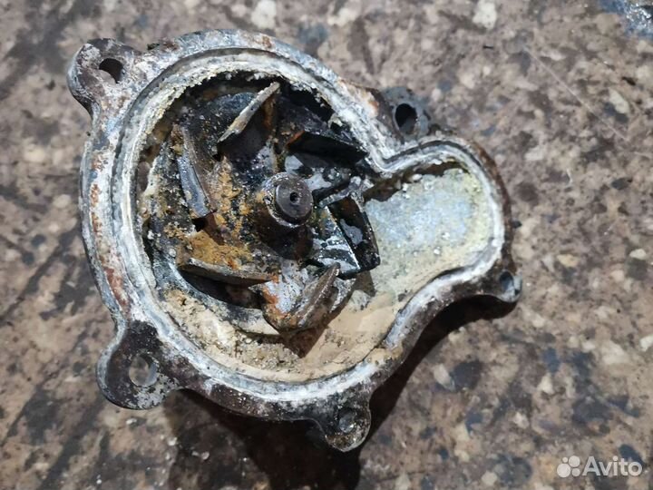 Насос водяной (помпа) Волга, Газель с двс Крайслер