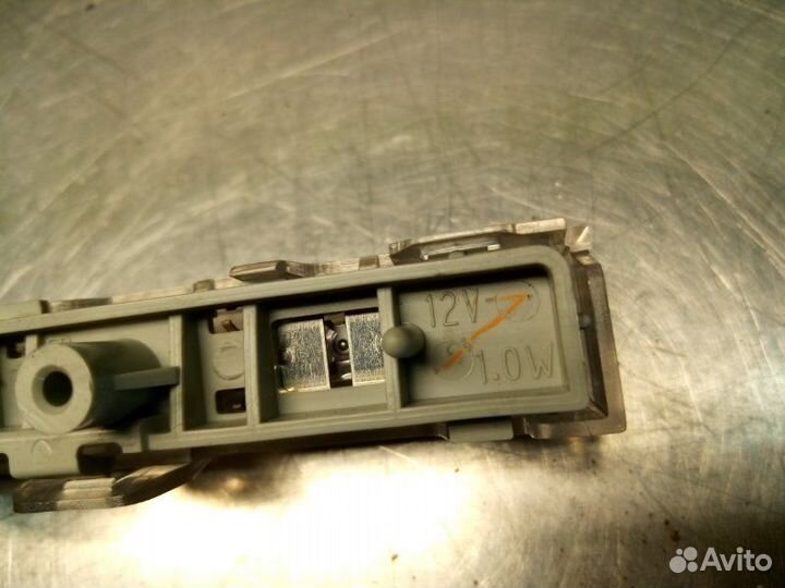 Стоп-сигнал задний Toyota Land Cruiser 200