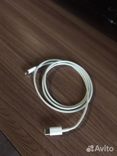 Зарядка на iPhone кабель