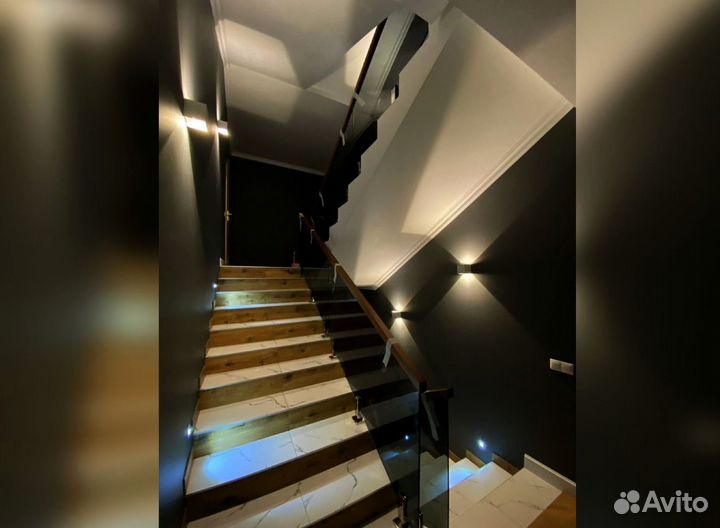 Стеклянное ограждение лестницы