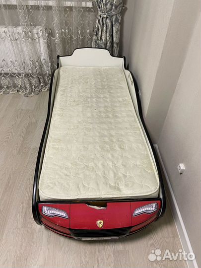 Детская кровать машинка с матрасом б/у