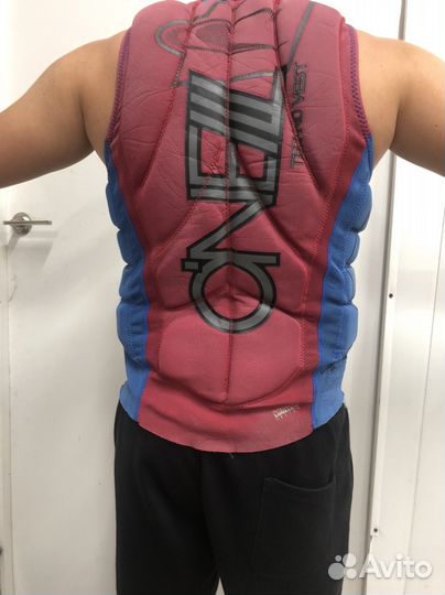 Спасательные жилеты