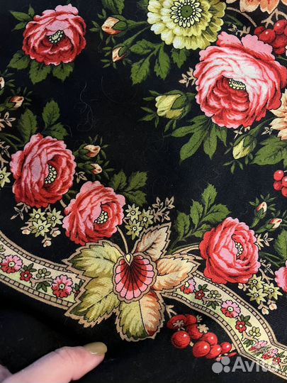 Павлопасадский шерстяной платок