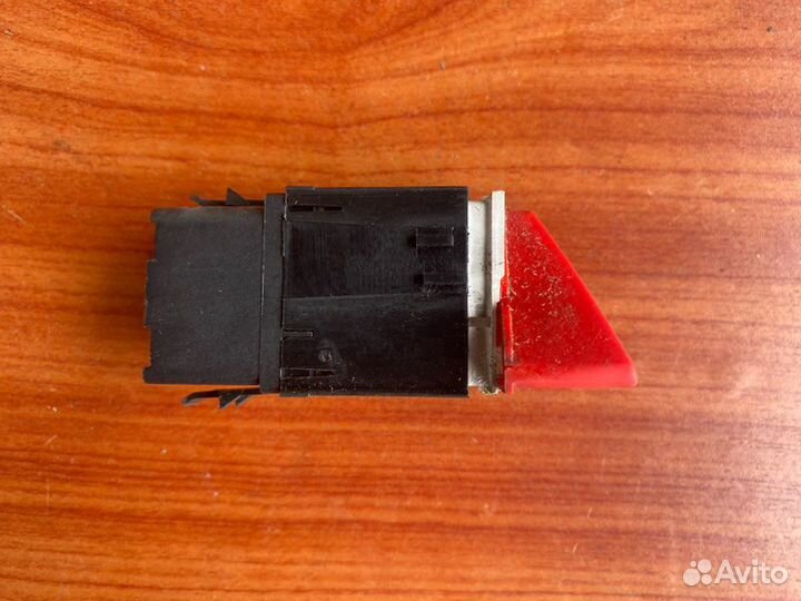 Кнопка аварийной сигнализации Vw Touran BSX 2008