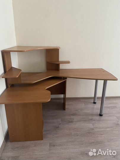 Письменный стол