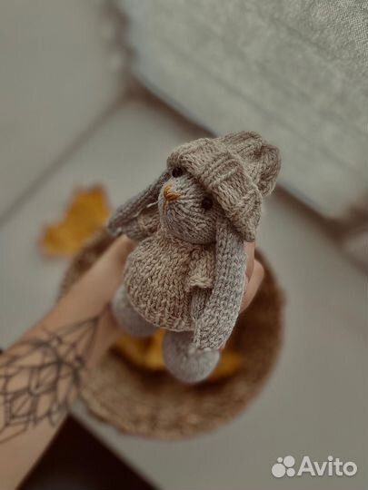 Вязаный заяц