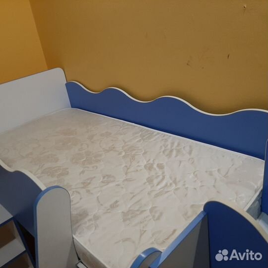 Детская кровать с горкой