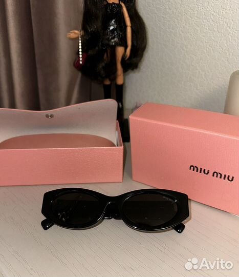 Солнцезащитные очки MIU MIU