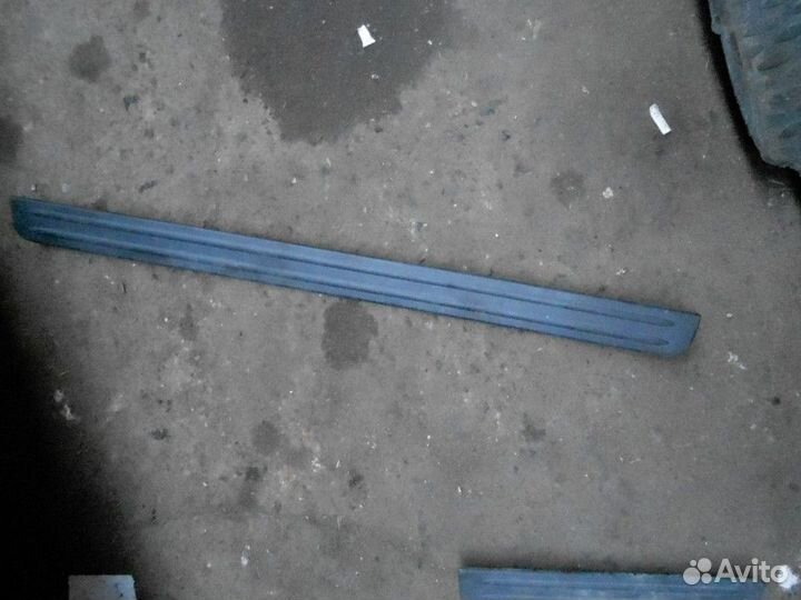 Накладка порога передняя правая Nissan Primera P12