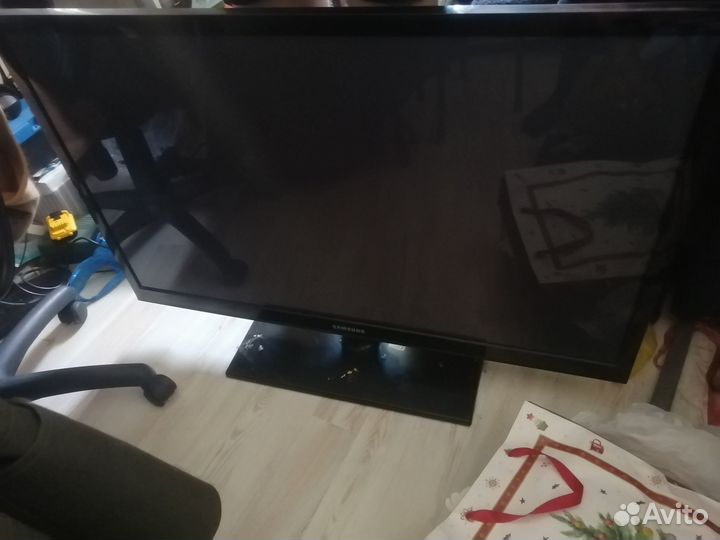Телевизор 43 дюйма + приставка