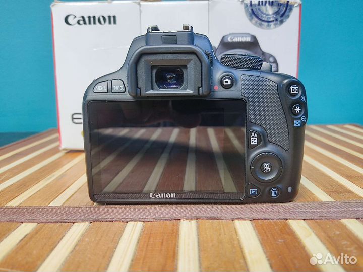 Canon 100d Зеркальный фотоаппарат
