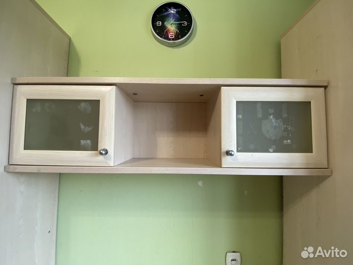 Комплект детской мебели. Стол с шкафами