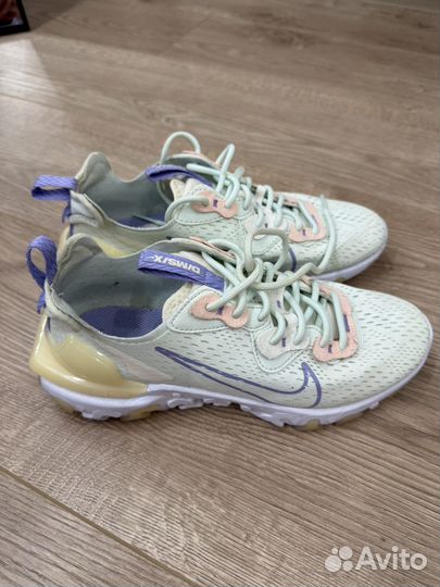 Кроссовки Nike женские