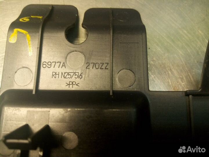 Заглушка сиденья задняя правая Mitsubishi