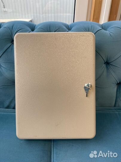 Ящик металлический с замком для ключей