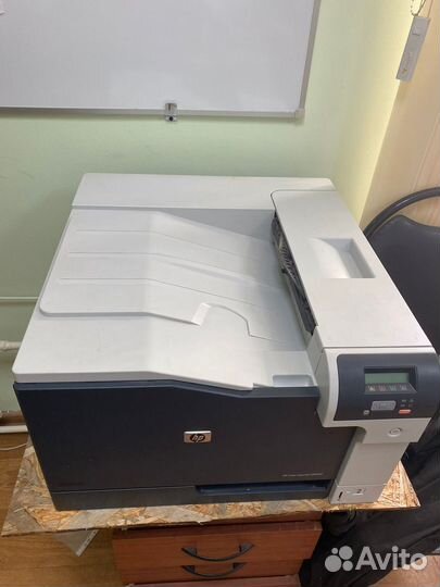 Принтер HP Color LaserJet CP5225