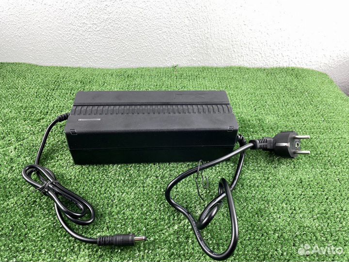 Зарядное устройство 67.2v5a для электросамоката