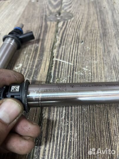 Mercedes GLA M270 E20 форсунка впрыска топлива