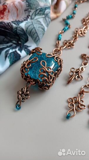 Подвеска на декоративной цепи и серьги из меди