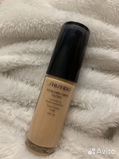 Тональный крем shiseido skin glow