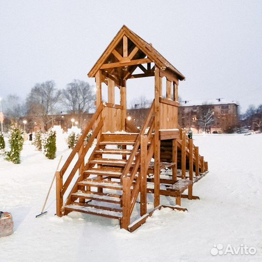 Зимняя горка деревянная