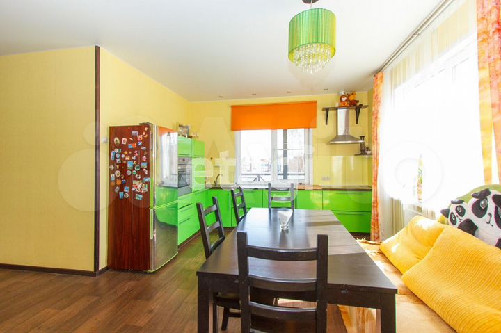 Дом 202 м² на участке 7,6 сот.