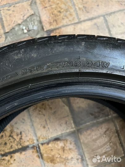 Bridgestone Blizzak DM-V1 235/45 R18 94