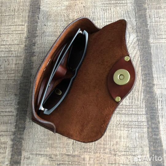 Кожаный футляр для очков