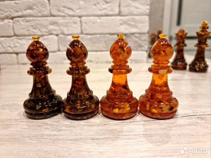 Янтарные большие шахматные фигуры (под заказ)